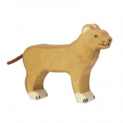 Lionne en bois